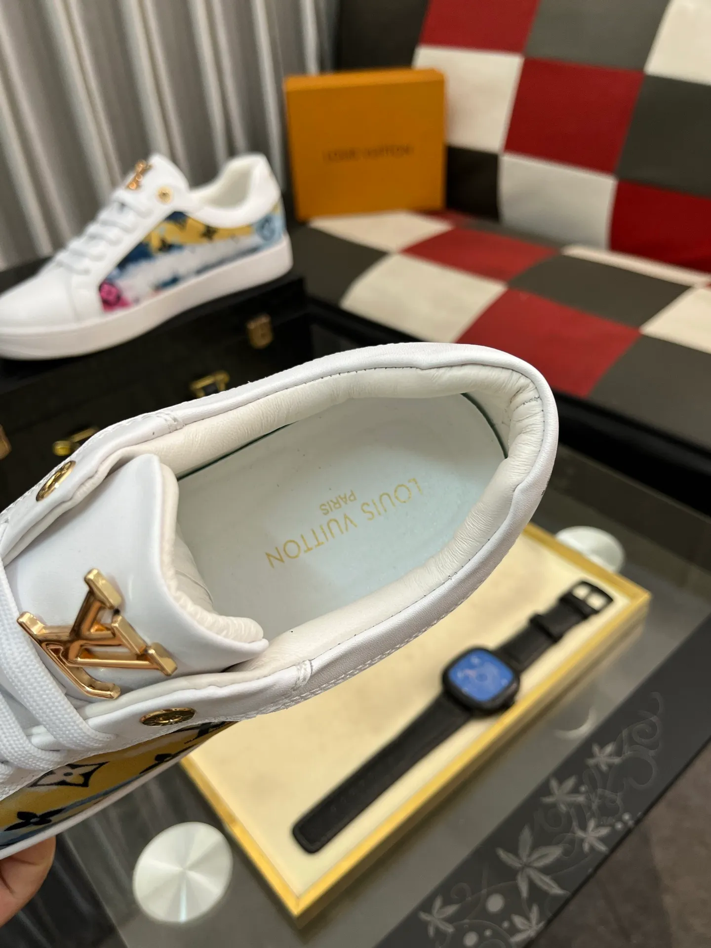 Men's shoes💰400⌚️⌚️"LV" latest men's casual shoes, genuine leather lining, rubber wear-resistant outsole, fine lines and beautiful strips, not too much decoration, European and American style, comfortable and high-end, code number: 38 to 44 45 can be customized, 3️⃣colors are available